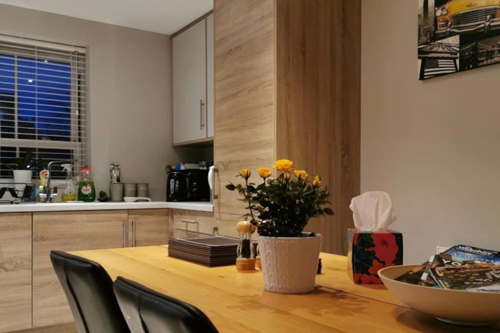 3 Bedroom Townhouse, Free Parking ยอร์ค ภายนอก รูปภาพ