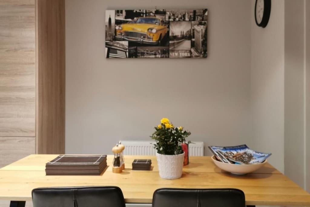 3 Bedroom Townhouse, Free Parking ยอร์ค ภายนอก รูปภาพ
