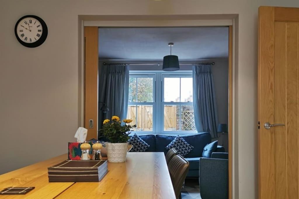 3 Bedroom Townhouse, Free Parking ยอร์ค ภายนอก รูปภาพ